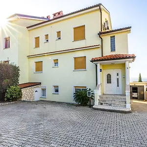 Sandro Apartment